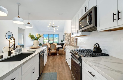 Palm Desert Condo | V3872 - Holly House - Beautiful Remodel Palm Floor Plan
