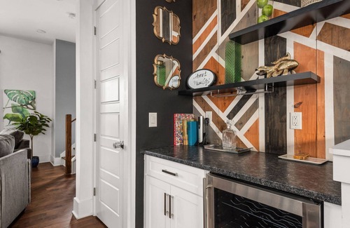 Nashville Condo | V804 ~ 8 Min to Broadway ~ Walk to Attractions ~ New Listing ~ Tons of Great Previous Reviews ~ WiFi