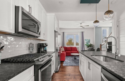 Nashville Condo | V804 ~ 8 Min to Broadway ~ Walk to Attractions ~ New Listing ~ Tons of Great Previous Reviews ~ WiFi
