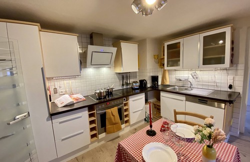 Gimmeldingen House | Vacation home Gimmeldingen: Wood-burning stove, historic town center - Neustadt/Wstr.