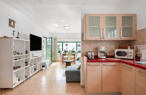 Los Cocoteros House | Vacation Home 'La Casa De Maika' with Private Terrace, Private Garden and Wi-Fi