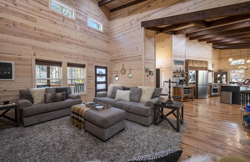 Broken Bow Cabin | Vacana: Hideaway EV Charger, Peloton Bike, Swing Set
