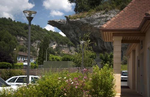 Les Eyzies Apartment | Vacancéole - Résidence Le Clos du Rocher