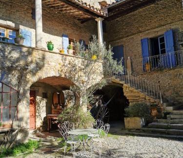 Saint-Cesaire-de-Gauzignan House | Vacances chez l'antiquaire 15 personnes 10 chambres