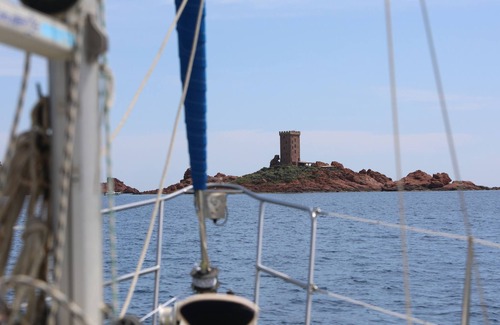 Saint-Raphael Boat Rental | Vacances Insolite en Pleine Liberté