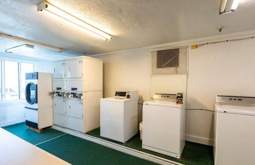 North Redington Beach Apartment | Vacatia Grand Shores West Studio Condo w/ Pool and Private Beach Area