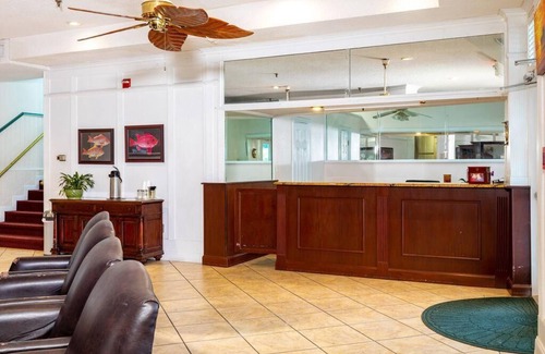 North Redington Beach Apartment | Vacatia Grand Shores West Studio Condo w/ Pool and Private Beach Area