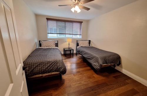 University City Apartment | Vacation 2 Bedroom First floor luxury condo La Jolla, Spa, Pool, Gym