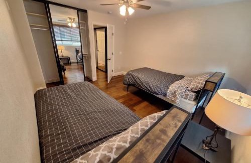 University City Apartment | Vacation 2 Bedroom First floor luxury condo La Jolla, Spa, Pool, Gym