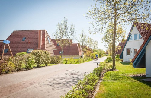 Dorumer Neufeld Apartment | Vacation apartment Nordseetraum. Close to the beach and right in the middle of it all.