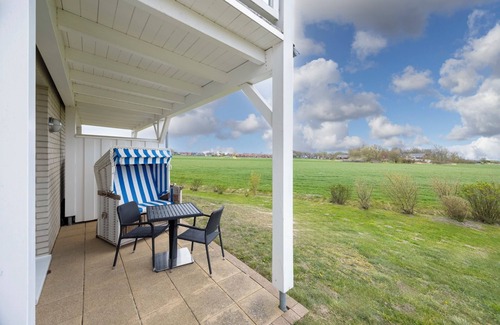 Wremen Apartment | Vacation apartment near the beach with sauna and great, sunny terrace with beach chair