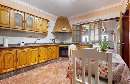 Cueva del Viento Apartment | Vacation Apartment 'Casa Luna' with Sea View, Private Terrace and Wi-Fi