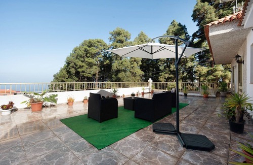 Cueva del Viento Apartment | Vacation Apartment 'Casa Luna' with Sea View, Private Terrace and Wi-Fi