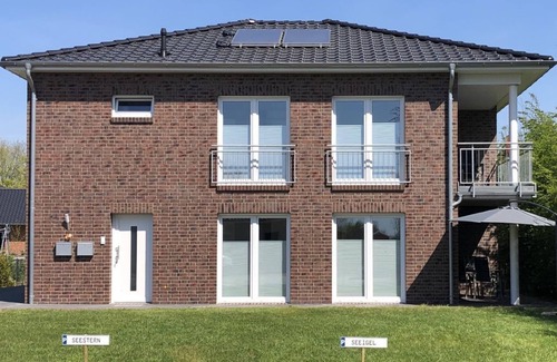 Fedderwardersiel Condo | Vacation apartment Seestern with sauna, directly on the dike
