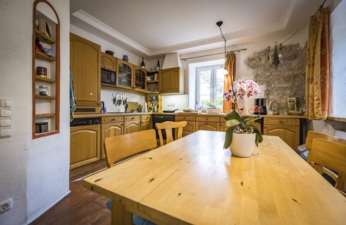 Gmain Apartment | Vacation apartment, 100sqm, 2 bedrooms, fireplace, terrace, sauna and garden