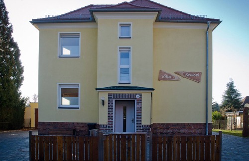 Kleinpestitz/Mockritz Apartment | Vacation apartment 3 for 4 people in the Villa Kreisel