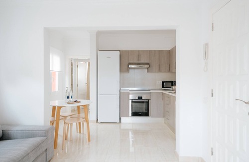 Adeje Apartment | Vacation Apartment '4 Esquinas Adeje Home 2' with Mountain View, Wi-Fi and Air Conditioning