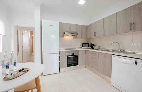 Adeje Apartment | Vacation Apartment '4 Esquinas Adeje Home 2' with Mountain View, Wi-Fi and Air Conditioning