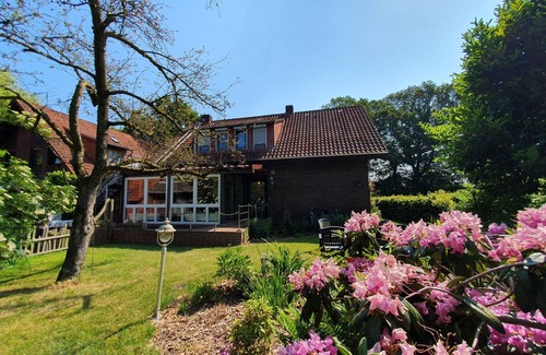 Uplengen Apartment | Vacation apartment Am Traumgarten - Upper floor - Ferienwohnungen Am Traumgarten 35646