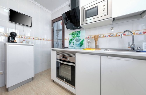Costa Teguise Apartment | Vacation Apartment 'Casa Yare, Shared Pool, Air-con' with Sea View, Wi-Fi and Air Conditioning