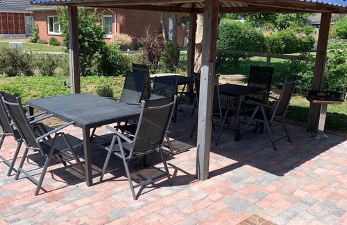 Dagebuell Apartment | Vacation apartment Deichblick with terrace and parking space in the center of Dagebüll