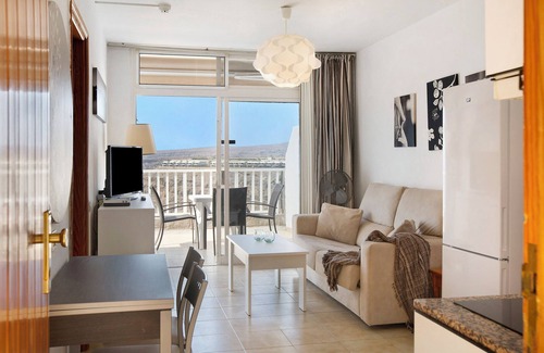 Puerto Rico Apartment | Vacation Apartment Balcón de Amadores 1 with Mountain View, Pool, Wi-Fi & Terrace
