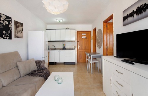 Puerto Rico Apartment | Vacation Apartment Balcón de Amadores 1 with Mountain View, Pool, Wi-Fi & Terrace