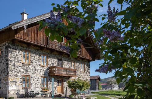 Piding Apartment | Vacation apartment Fuderheuberg 84 sqm on the upper floor, 2 bedrooms, eat-in kitchen, balcony