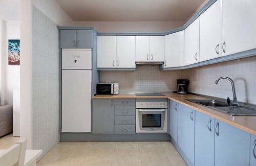 Chayofa Apartment | Vacation Apartment 'Isabel Vista Sur' with Sea View, Shared Pool and Wi-Fi