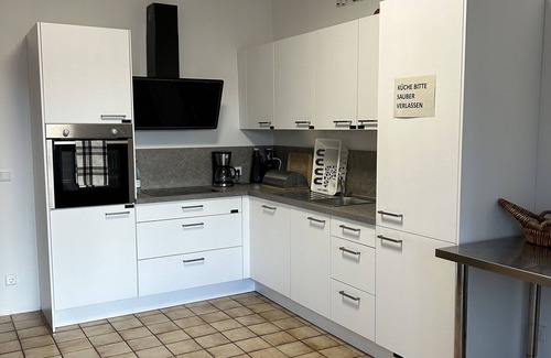 Dormagen Apartment | Vacation apartment 'Minas Ferienwohnung' with private terrace, balcony and WLAN