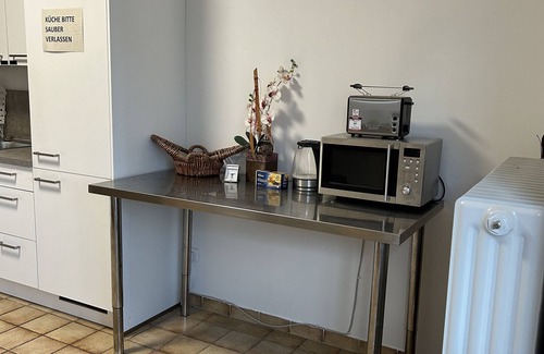 Dormagen Apartment | Vacation apartment 'Minas Ferienwohnung' with private terrace, balcony and WLAN