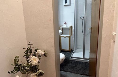 Dormagen Apartment | Vacation apartment 'Minas Ferienwohnung' with private terrace, balcony and WLAN
