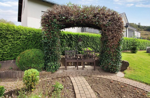 Ostwig Apartment | Vacation apartment 'Ruhrtalblick' with mountain view, private terrace and WLAN