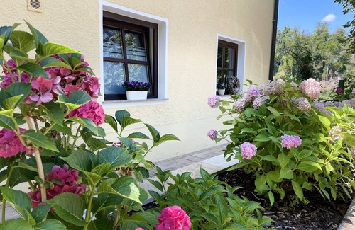 Riedenburg Apartment | Vacation apartment Schambachtal in the historic schoolhouse,