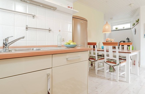 Lutt Kiepenbarg Apartment | Vacation apartment Strandwetter at Wennseestraße 2 in Scharbeutz