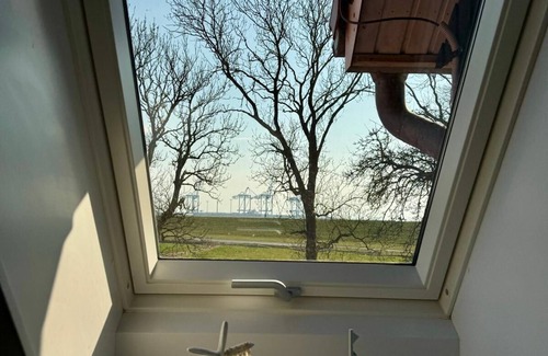Imsum Apartment | Vacation apartment Seelöwe directly on the dike near the Ochsenturm