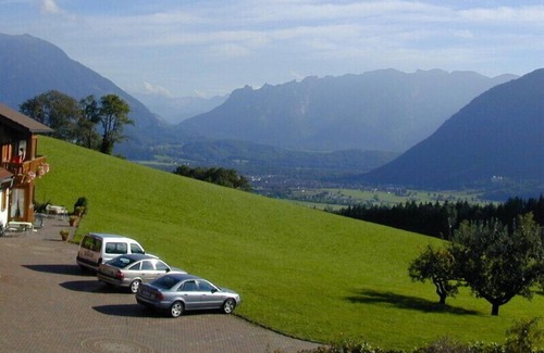 Kleinhogl Apartment | Vacation apartment Untersberg 65 sqm, 2 bedrooms, eat-in kitchen, balcony