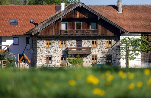 Piding Apartment | Vacation apartment Untersberg 84 sqm on the upper floor, 2 bedrooms, eat-in kitchen, balcony