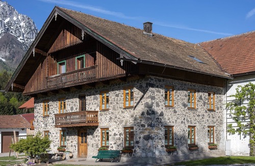 Piding Apartment | Vacation apartment Untersberg 84 sqm on the upper floor, 2 bedrooms, eat-in kitchen, balcony
