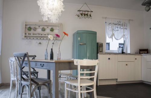 Bendorf Apartment | Vacation apartment Viva la Vida - apartment/flat, shower and bath, WC, 3 bedrooms