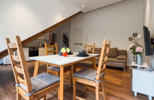 City Centre Regensburg Apartment | Vacation apartment with balcony