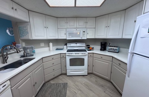 Indian Shores Condo | Vacation at the Beach in our 3 bedroom condo. Book Now! Beautiful Gulf views.