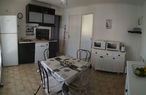 Vendres Villa | Vacation bungalow in private residence with swimming pool