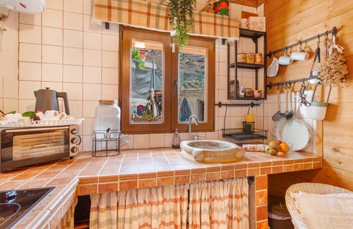 Las Lagunetas Apartment | Vacation 'Casa Fuente Hervera' with Mountain View, Wi-Fi and Air Conditioning