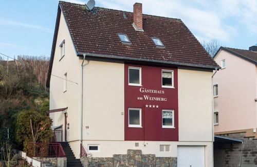 Bad Neuenahr-Ahrweiler Apartment | Vacation apartment "Schlott" - Guest house on the vineyard (Lingen winery)