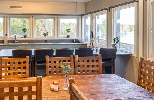 Verveln House | Vacation directly on the lake with great panorama offers this vacation home!