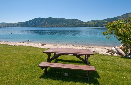 Willow Point House | Vacation Family Home. 180 view of Beautiful Lake Chelan. Private backyard.
