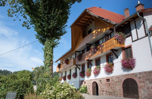 Durbach Apartment | Vacation farm Hölzleberg in Durbach in the Black Forest in the countryside with pool
