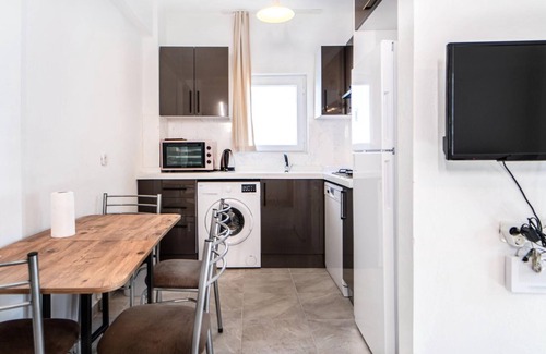 Turgutreis City Center Apartment | Vacation Flat w Balcony 3 min to Beach in Bodrum