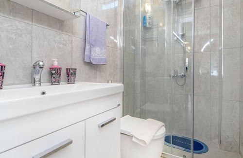 Turgutreis City Center Apartment | Vacation Flat w Balcony 3 min to Beach in Bodrum